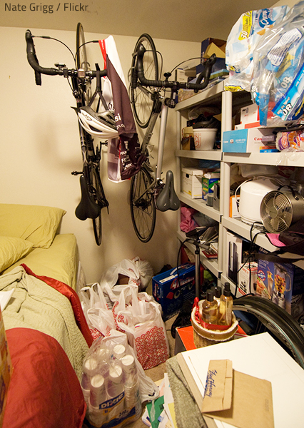 There is a clear answer to the dilema clutter vs hoarding.